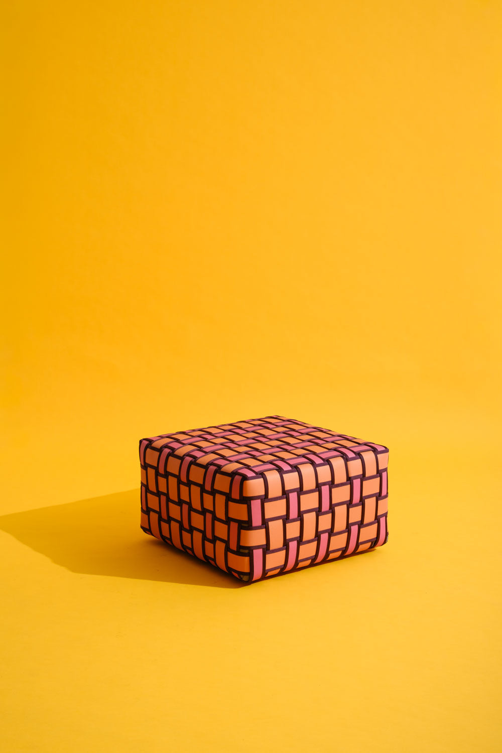 SQUARE LOUNGE