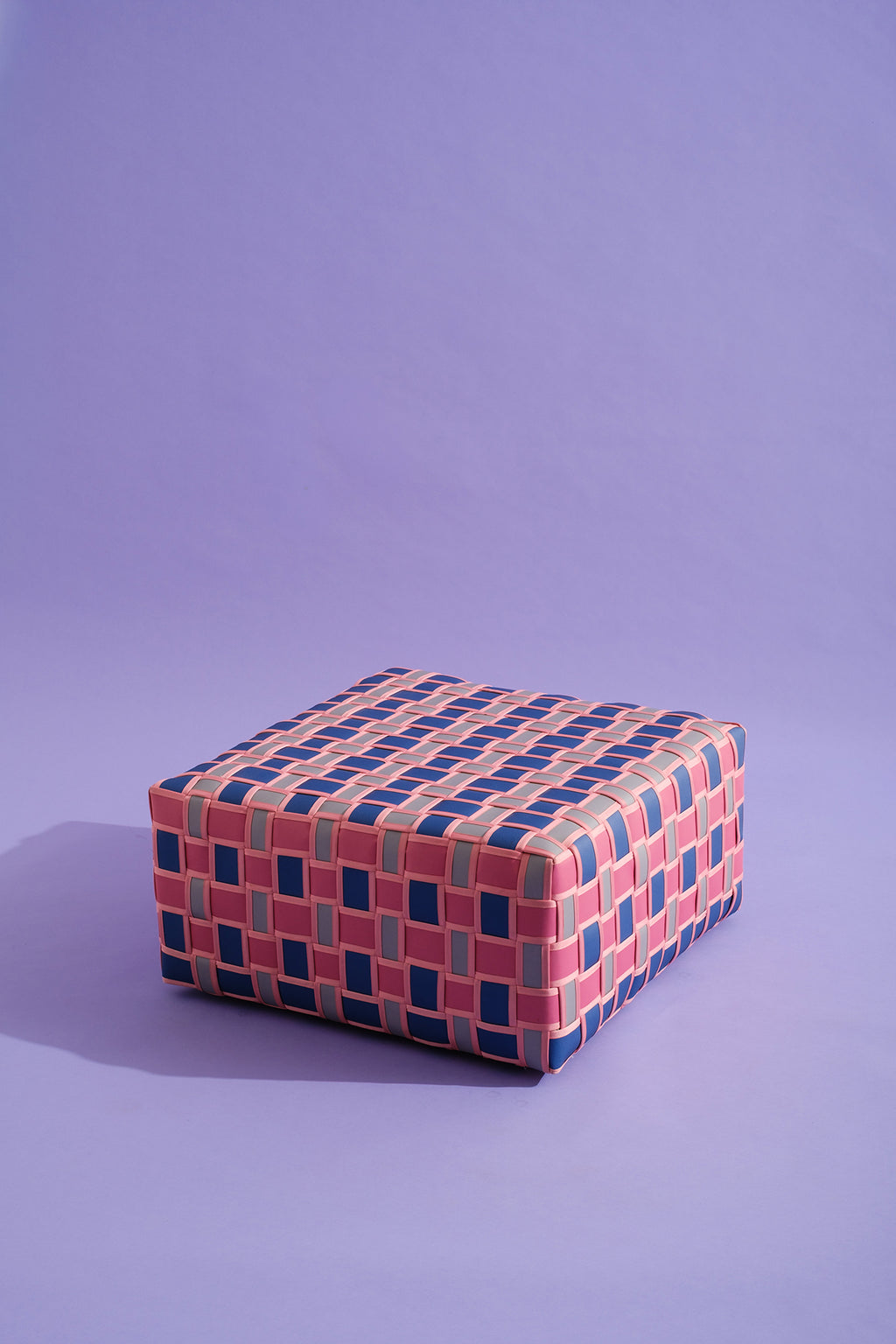 SQUARE LOUNGE