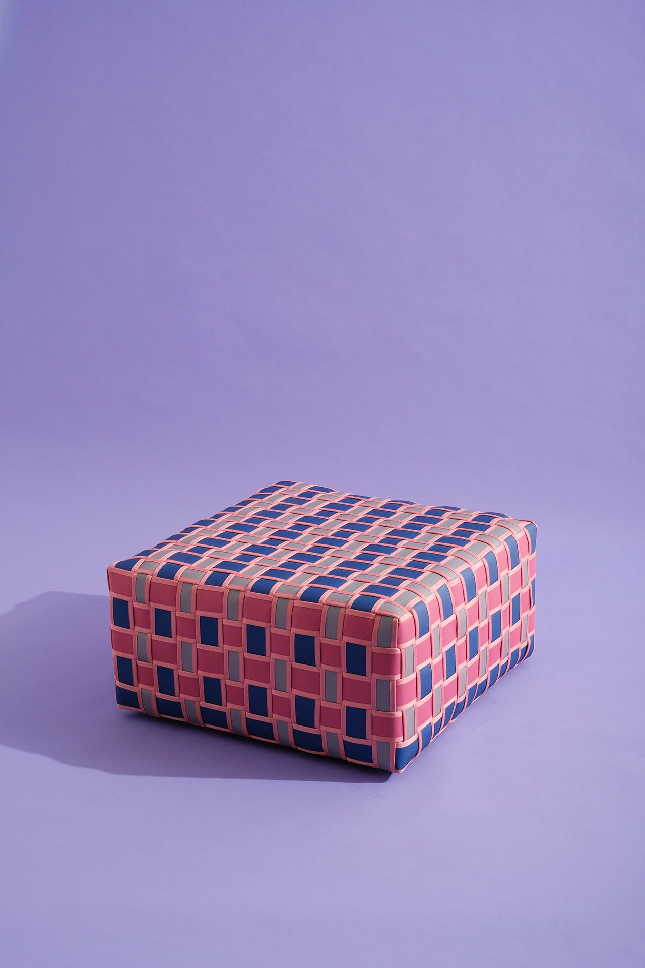 SQUARE LOUNGE