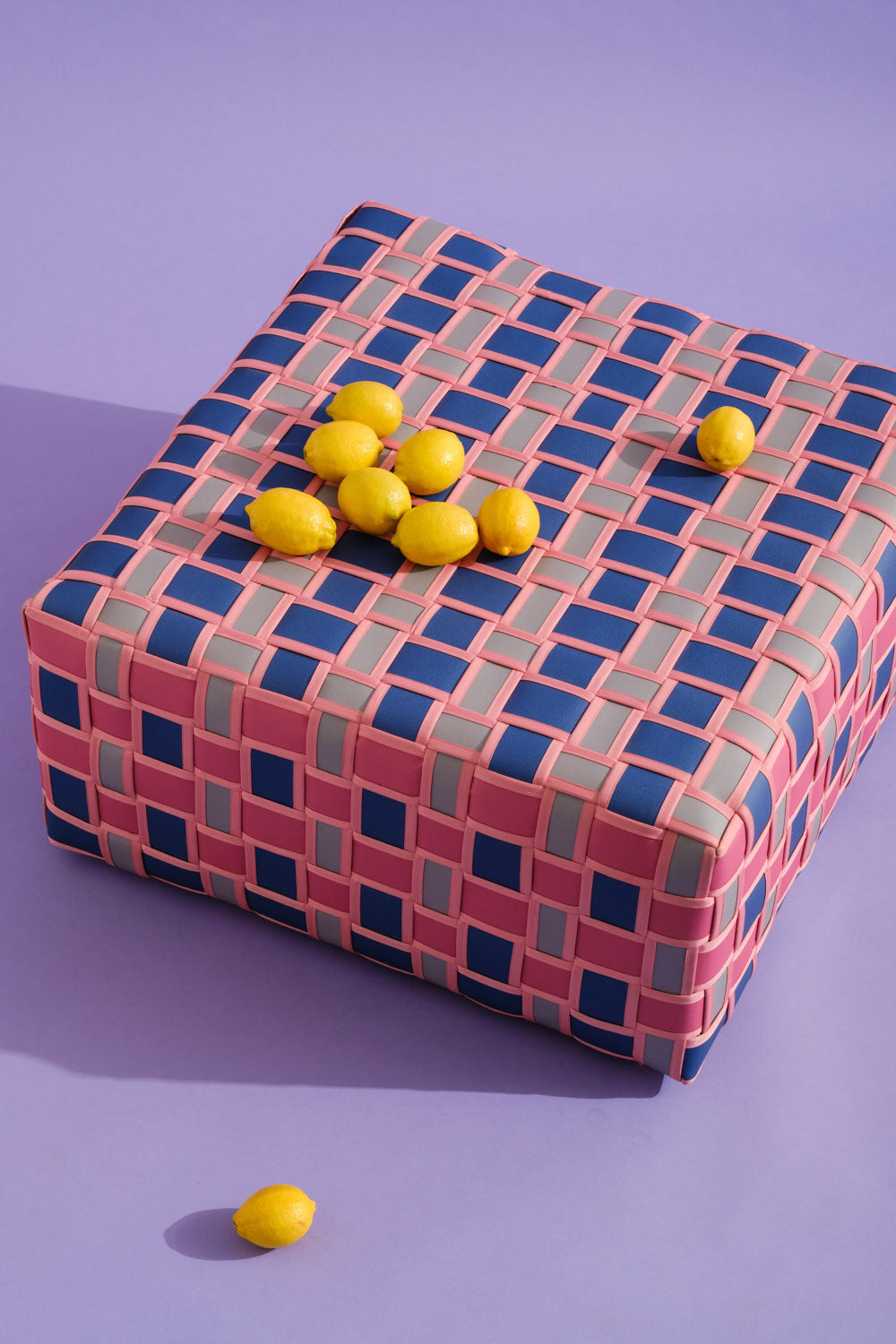 SQUARE LOUNGE