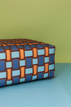 SQUARE LOUNGE
